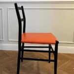 fianco-p-nuova-interpretazione-sedia-superleggera-arancione